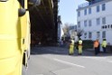 LKW blieb unter Bruecke haengen Koeln Deutz Deutz Muelheimerstr P095